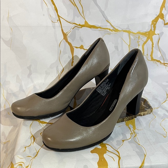 Rockport Women's Taupe Heels - Picture 8 of 14